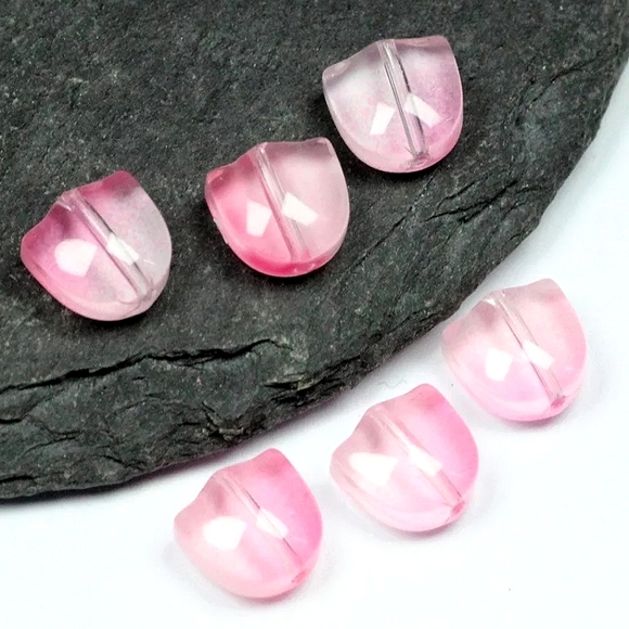 Handmade lampwork glass tulip 🌷 bead earrings. - Picture 3 of 4